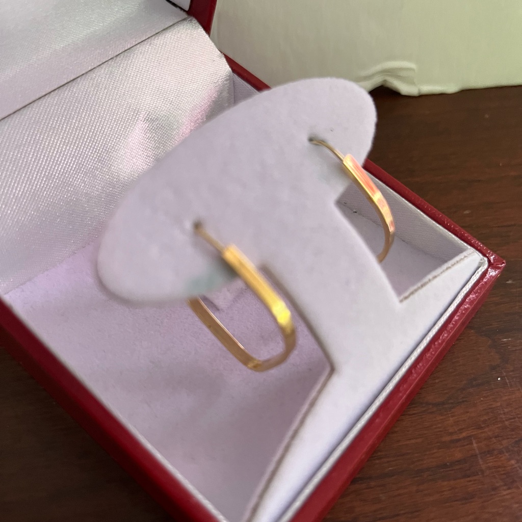 18kt Yellow Gold Diamond ShapeHoop Earring